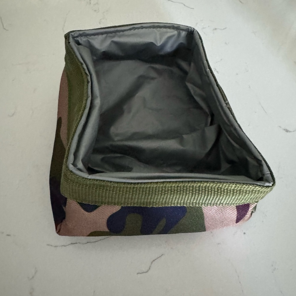 NWOT Camo food/water bowl